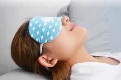 夏天眼罩用冷的还是热的好 夏天带冰凉眼罩睡觉怎么样