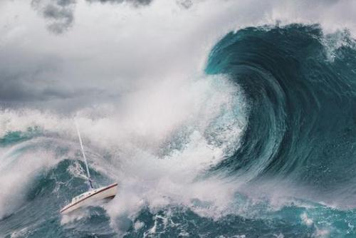 海啸所产生的浪高取决于什么