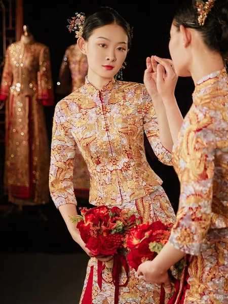 秀禾服、龙凤褂，明星婚礼追捧的两种婚服，你喜欢哪个？