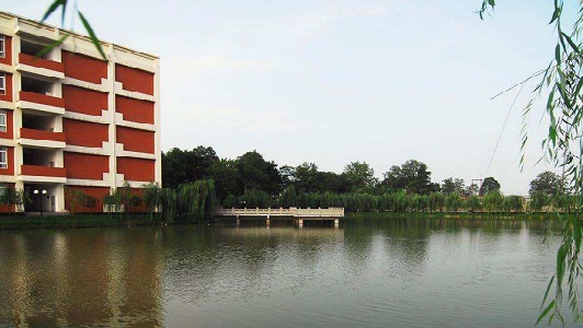 铁路学校学费一般多少（铁路学校学费一般多少呢）