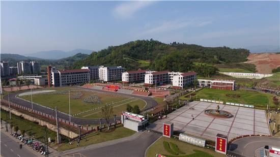 铁路学校学费一般多少（铁路学校学费一般多少呢）