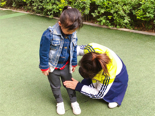 怎么做能够避免幼儿园孩子受伤?