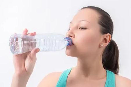 孕妇一天喝3000ml水正常吗